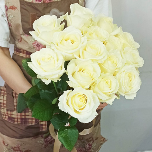Букет из 15 белых роз