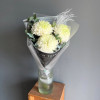 Букет «Тавия» – композиция из белых хризантем с эвкалиптом | Доставка в Раменское и Жуковский