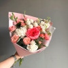 Букет «Жанна» – нежные пионовидные розы и белые хризантемы